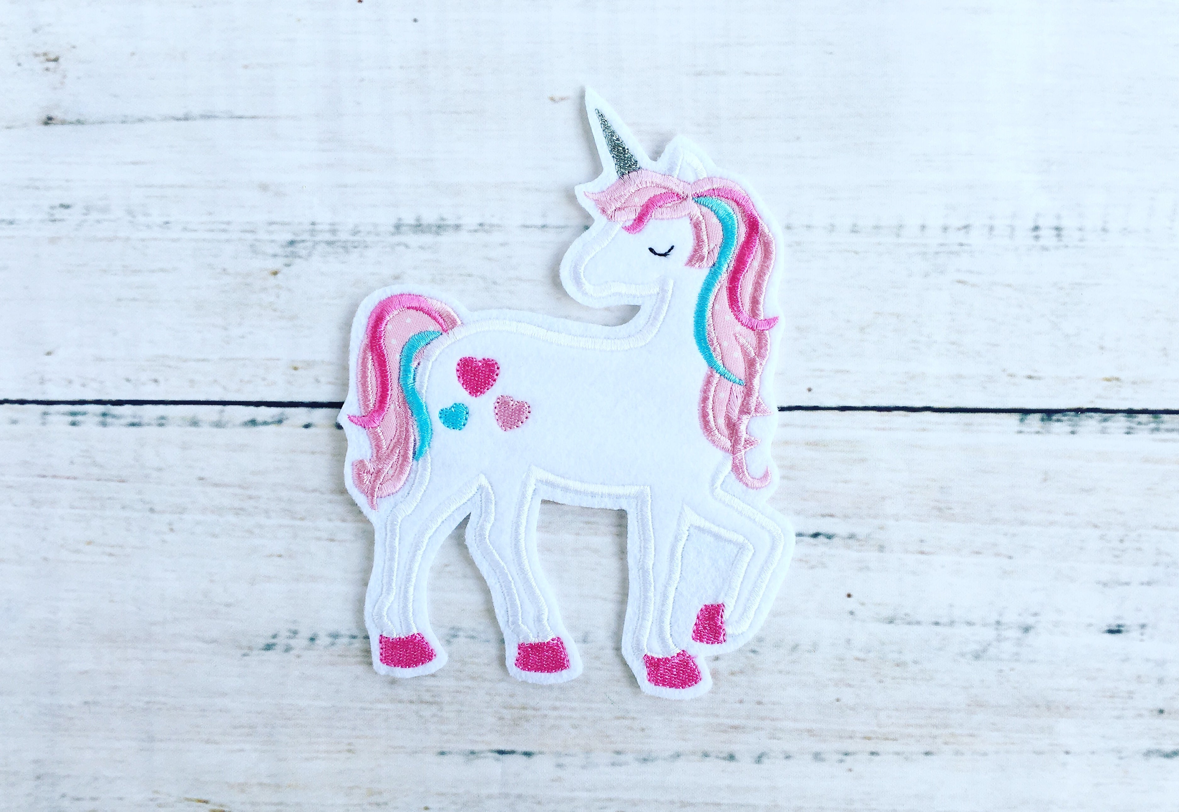 Einhorn (verschiedene Gren & Farben) tini-stickt Einhorn (verschiedene Gren & Farben) tini-stickt
