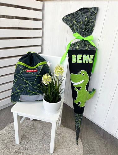 Schultüte passend zu „dark cat  Chiko“