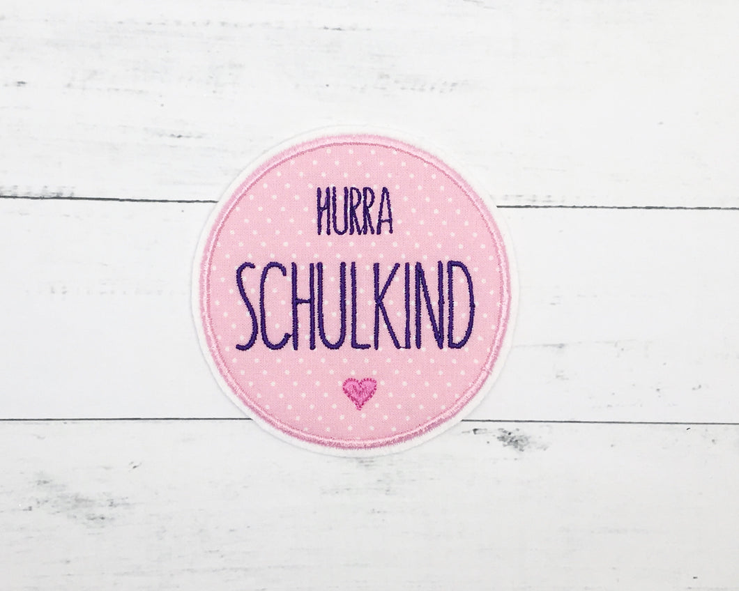 Hurra Schulkind (rosa PünktchenStoff/lila Schrift/pinkes Herzchen)