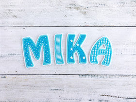 Buchstaben deiner Wahl in türkis-blau, ca 4,5cm hoch